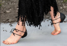 A polêmica do sapato sem sola da Chanel que Margaret Qualley usou